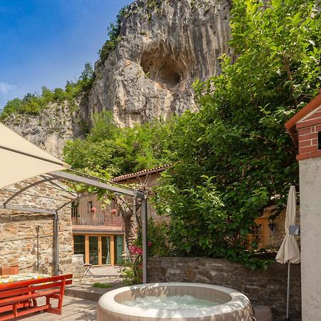 Under The Rock House In Osp With Hot Tub Apartment Exterior photo